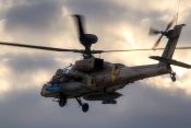מסוק אפאצ'י AH-64D לונגבאו  של חיל האוויר. על טייסי מסוקי הקרב נאסר לחצות את  קו הגבול ללבנון מחשש שיופלו.