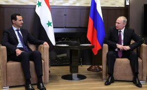 מימין: הנשיא הרוסי פוטין, ובן חסותו, הנשיא הסורי אל-אסד, (מקור: ויקיפדיה).